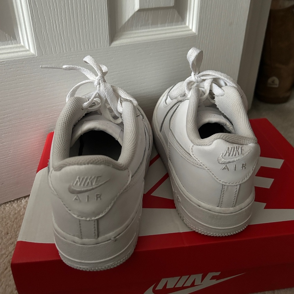 Women’s white air force 1s